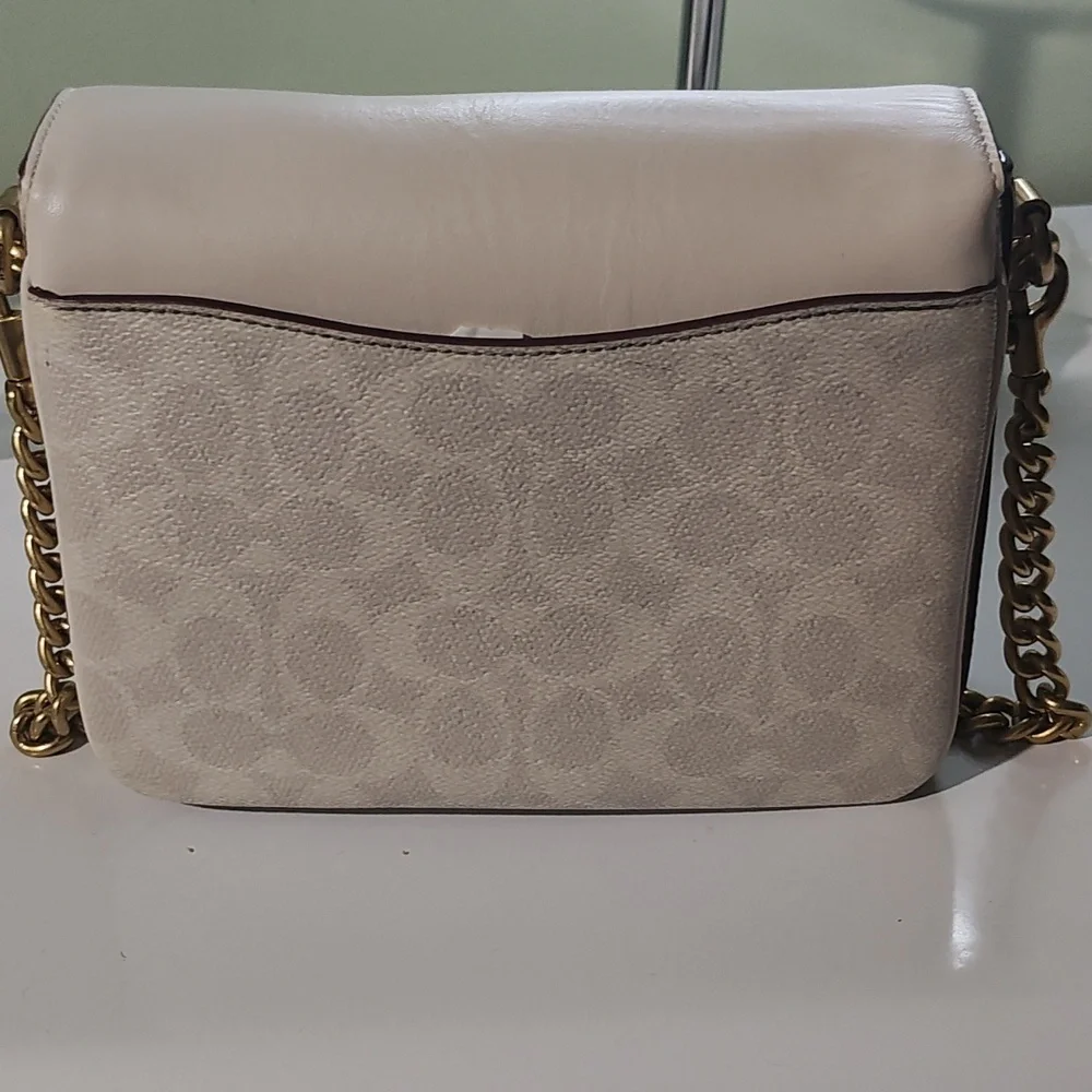 Elegant Cream Chain Shoulder Bag - Picture 3 of 4